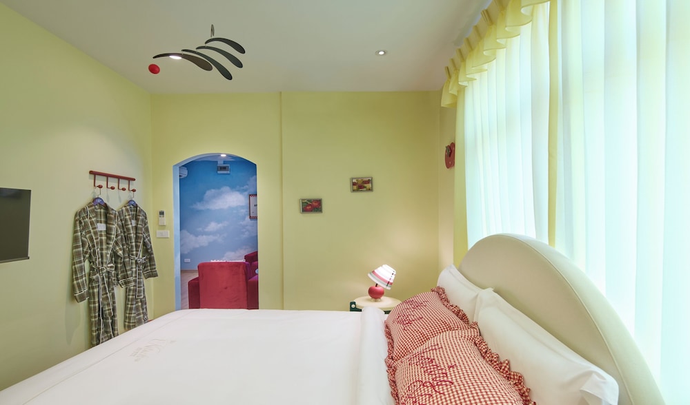 Suite, 1 King Bed photo 2