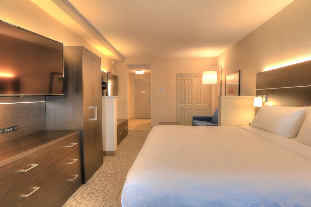 Suite, 1 King Bed (Additional Living Area) - Photo 10