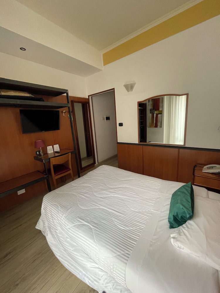 Economy Double Room, 1 Queen Bed - Photo 3