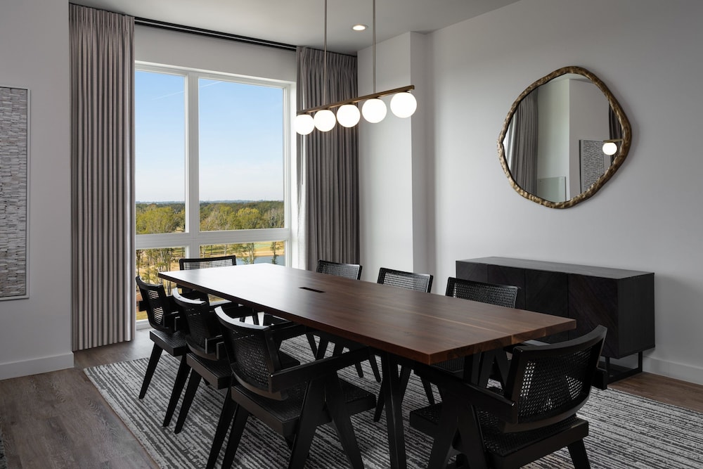 Signature Suite, 1 King Bed, Golf View photo 2