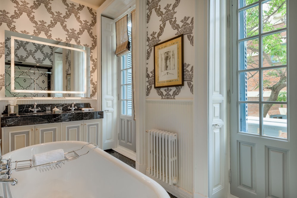 Presidential Suite, 1 King Bed, Garden View