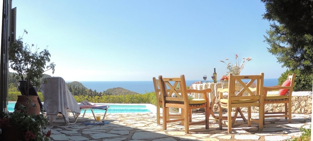 Villa photo 2