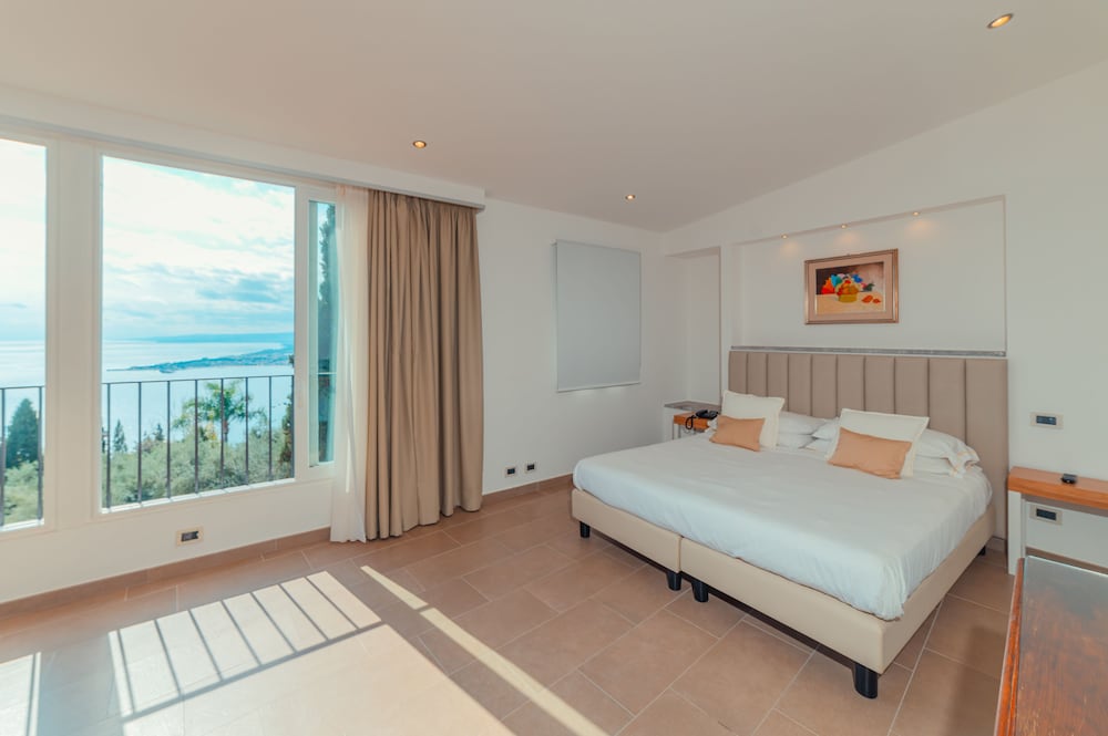 Camera panoramica, vista mare con terrazzo annesso - Photo 4