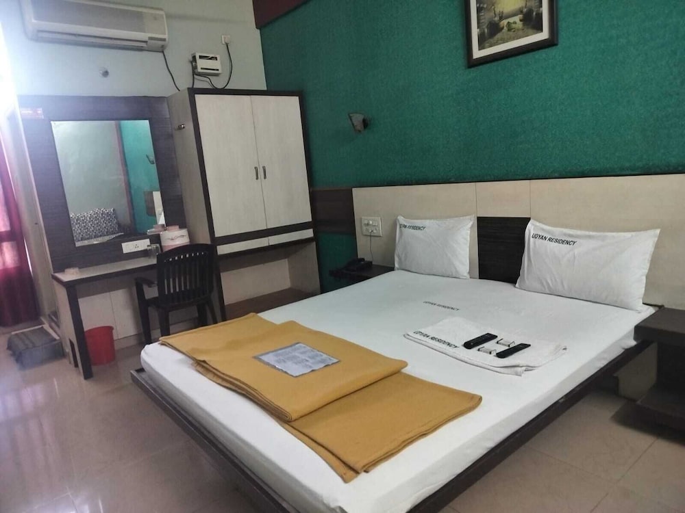 DELUX ROOM A/C