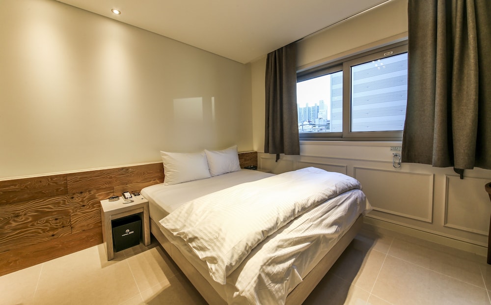 Standard Double Room, 1 Queen Bed, City View - Photo 2