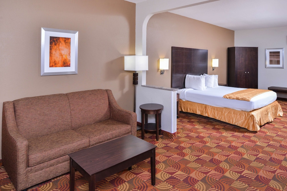 Suite, 1 King Bed, Smoking