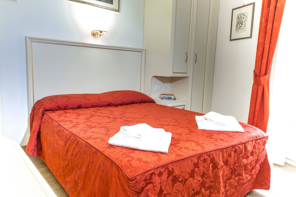 Economy Double Room photo 1