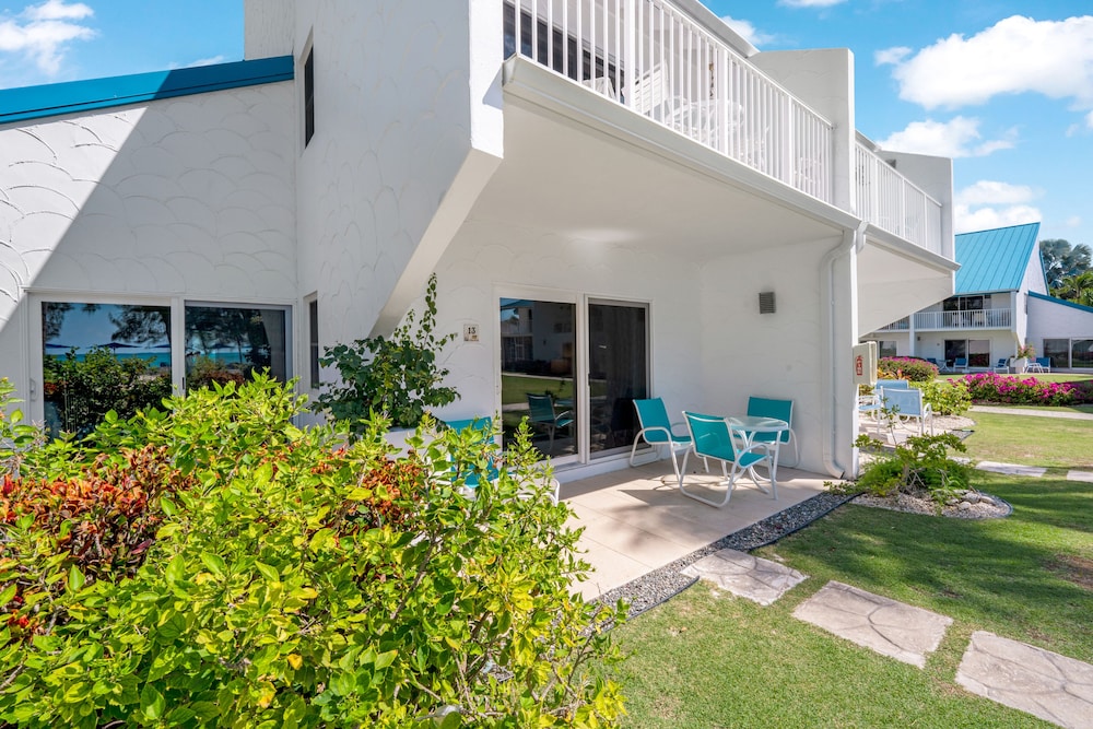 Villa, 2 Bedrooms, Oceanfront (Villa #13) photo 3