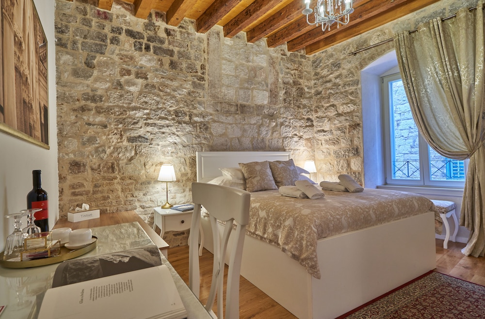 Double Room (Annex, Street View)