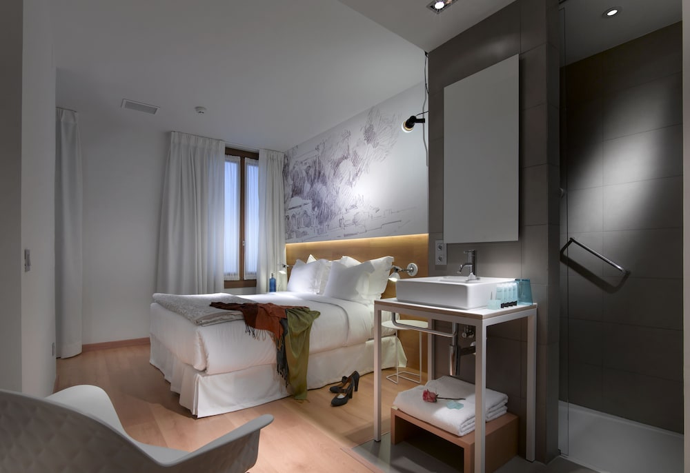 Standard Double Room - Photo 3
