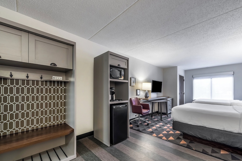 Standard Room, 1 King Bed, Accessible (Communication, Accessible Tub) - Photo 4