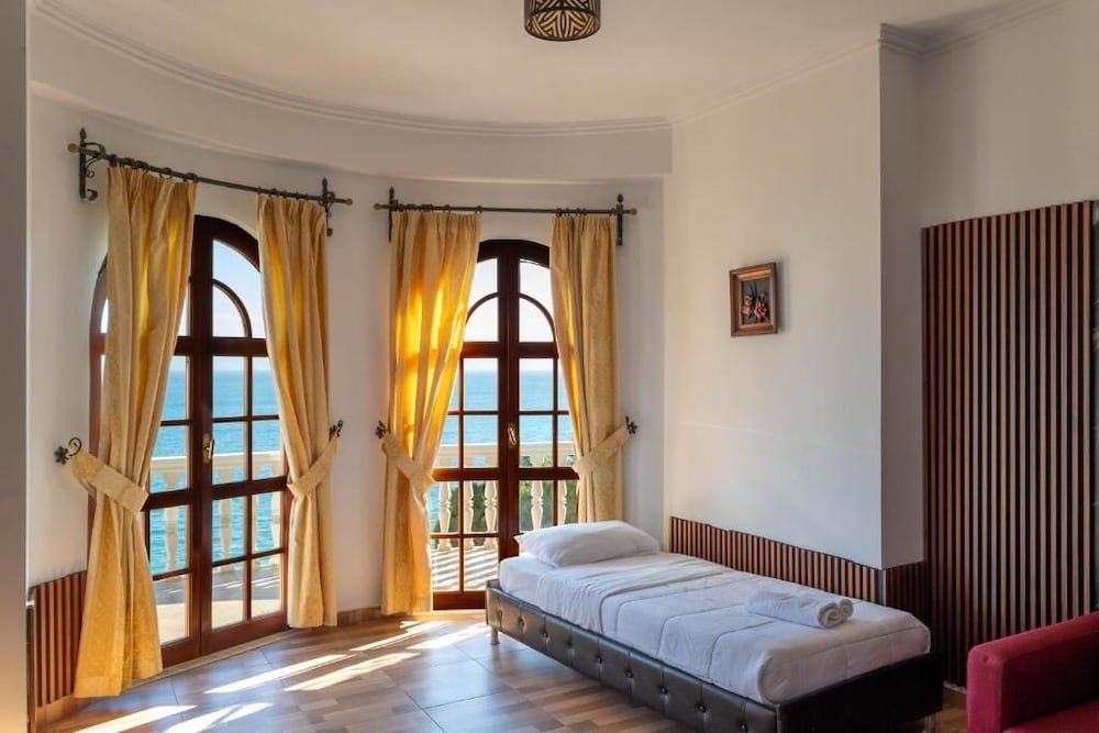 Classic Triple Room, Sea View photo 1