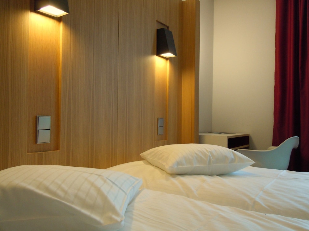 Double or Twin Room - Photo 4