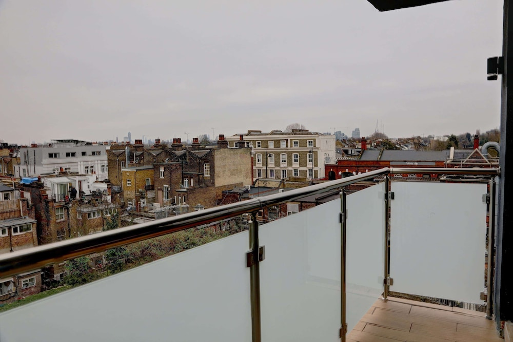 Superior Suite, Multiple Beds, Non Smoking, Balcony (Larger Room)