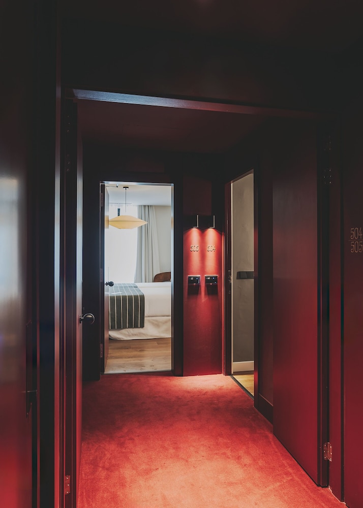 Family Room, Connecting Rooms, City View (for 5)