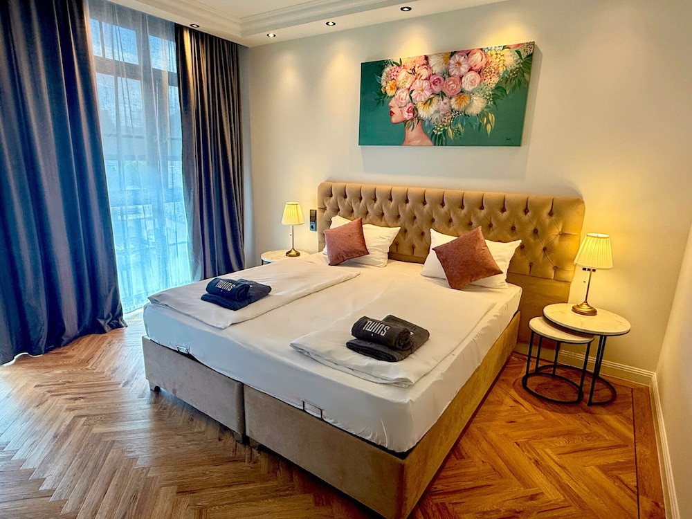 Design Double Room, City View
