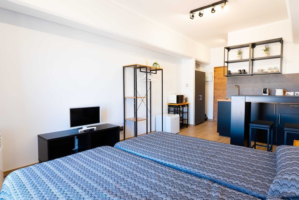 Basic Studio, 2 Twin Beds photo 3