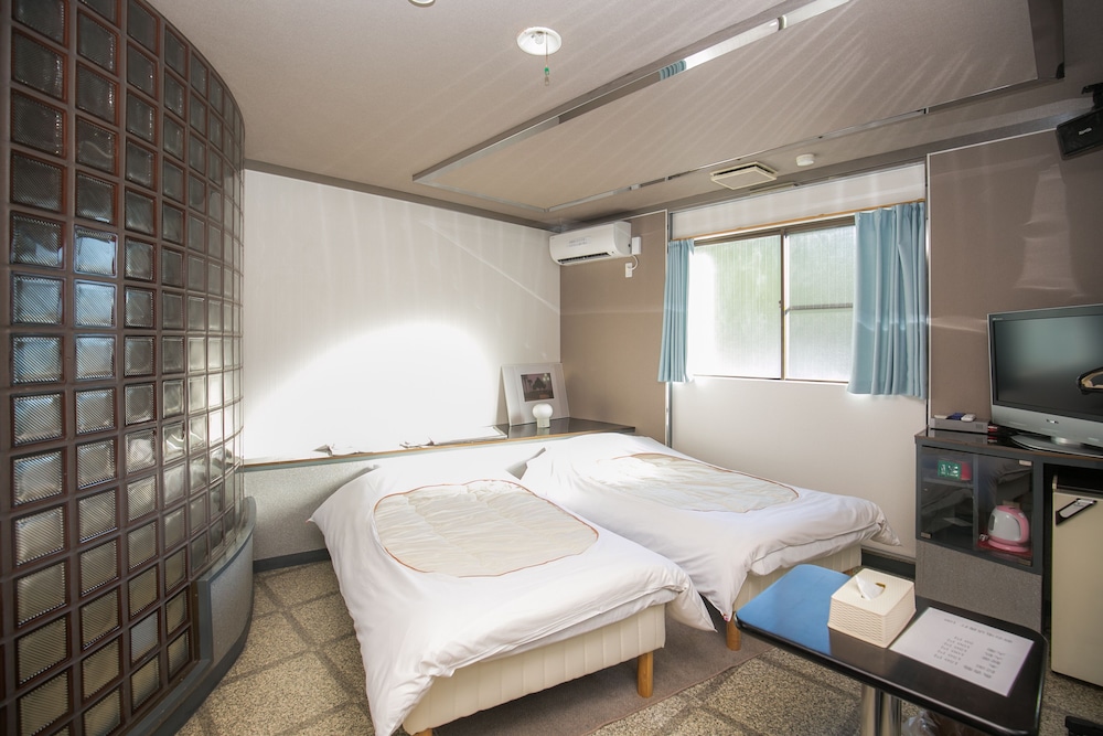 Twin Room - Photo 4