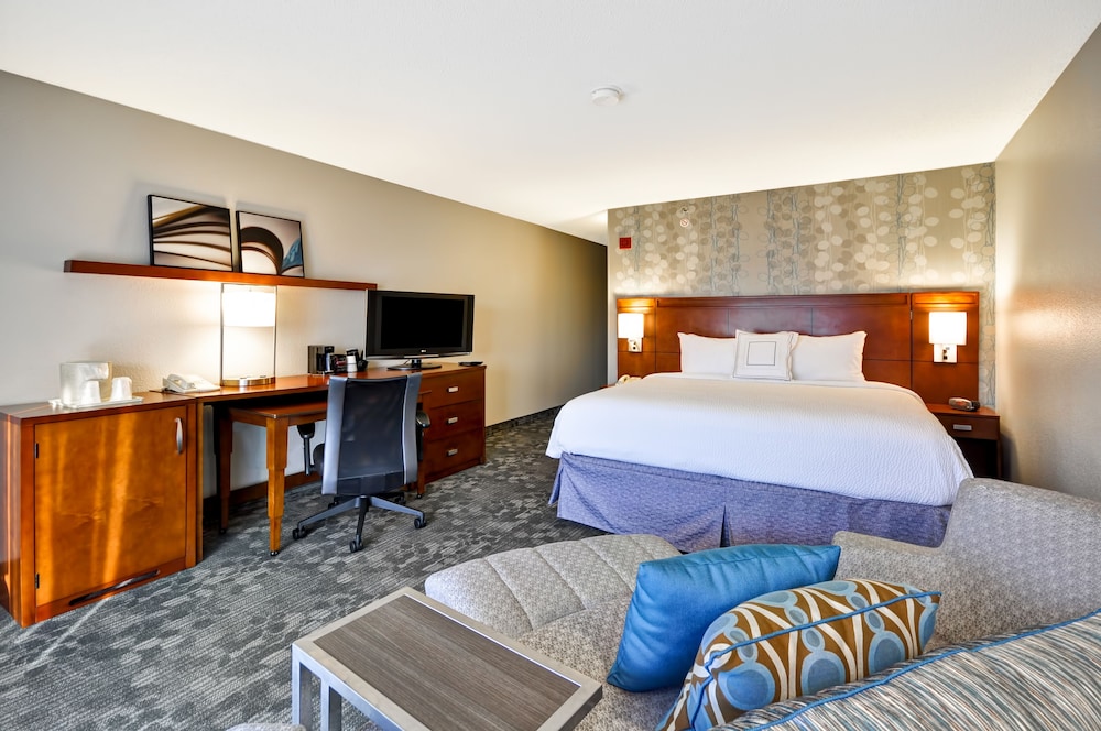 Standard Room, 1 King Bed With Sofa Bed, Non Smoking - Photo 1