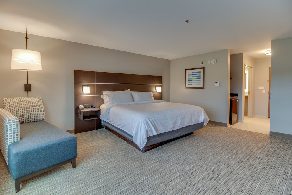 Standard Room, 1 King Bed, Accessible (Communications) - Photo 3