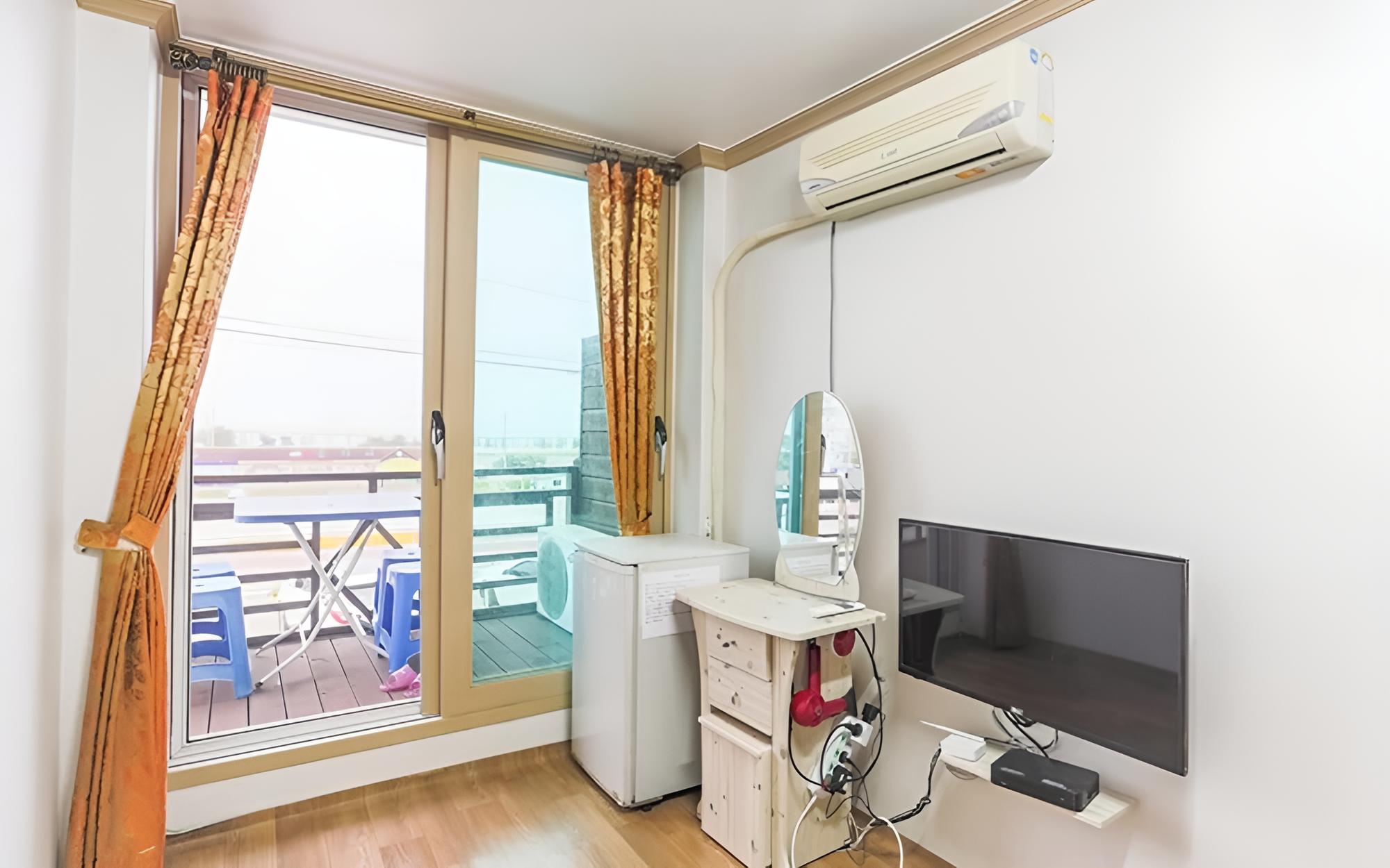 Room (205 (Ocean View)) photo 3