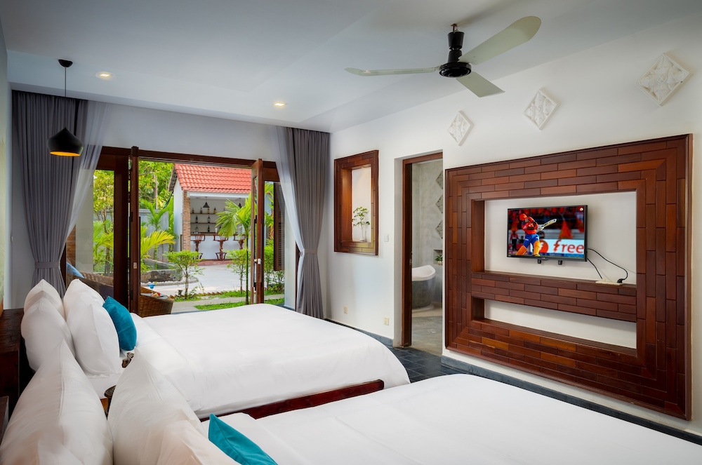 Family Suite Pool Access - Photo 4