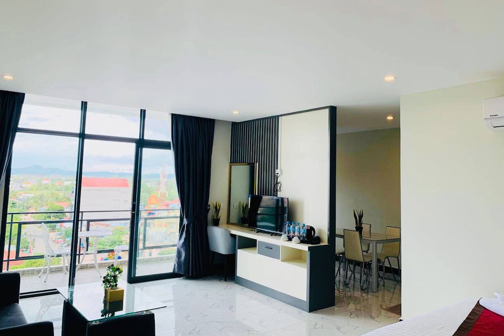 Deluxe Family Room - Photo 6
