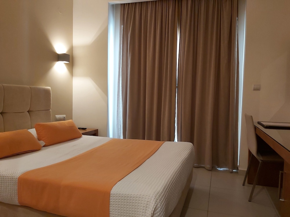 Standard Room, City View - Photo 1