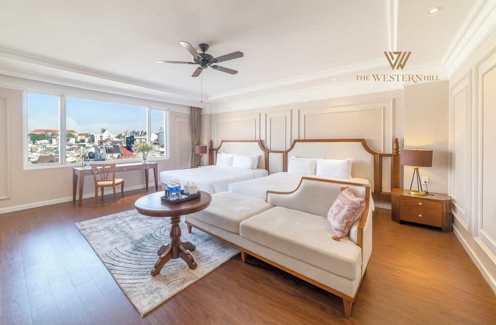 Premium Quadruple Room, City View photo 3