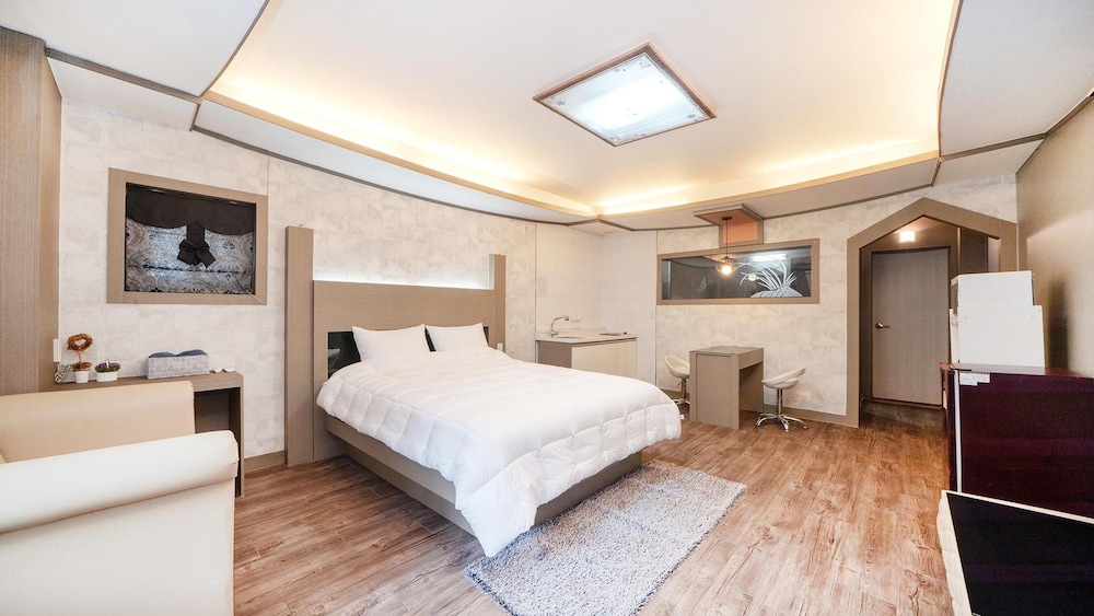 Basic Room, 1 Bedroom (pensyeonhyeonggeullaemping4(bed)) - Photo 2
