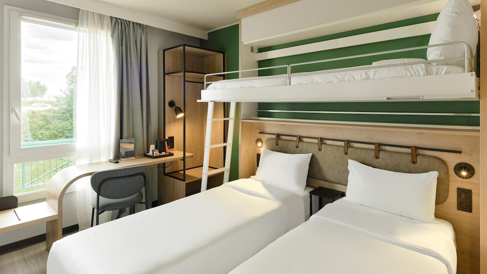 Standard Room, Multiple Beds - Photo 2