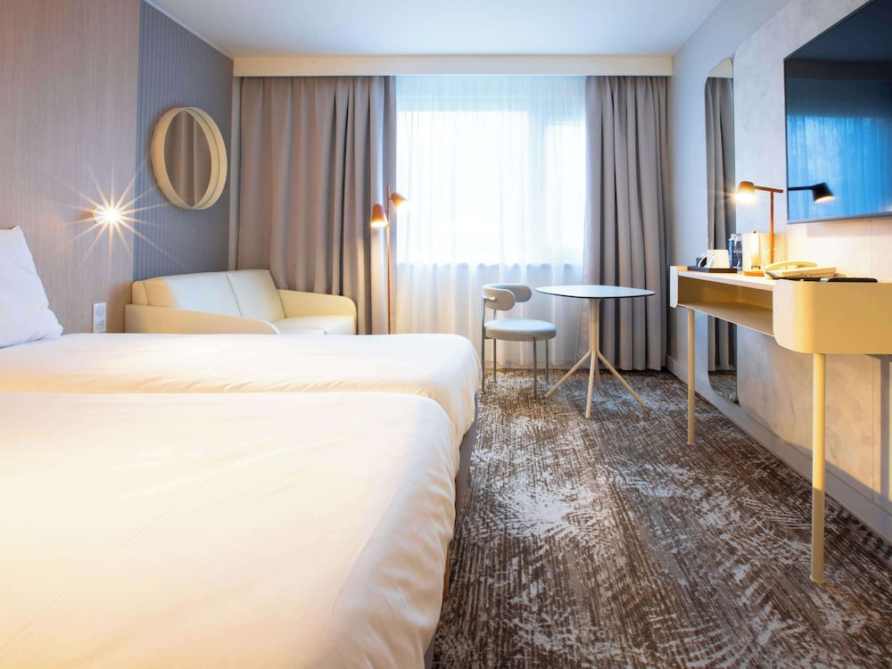 Standard room with 2 single beds and 1 sofa - Photo 6
