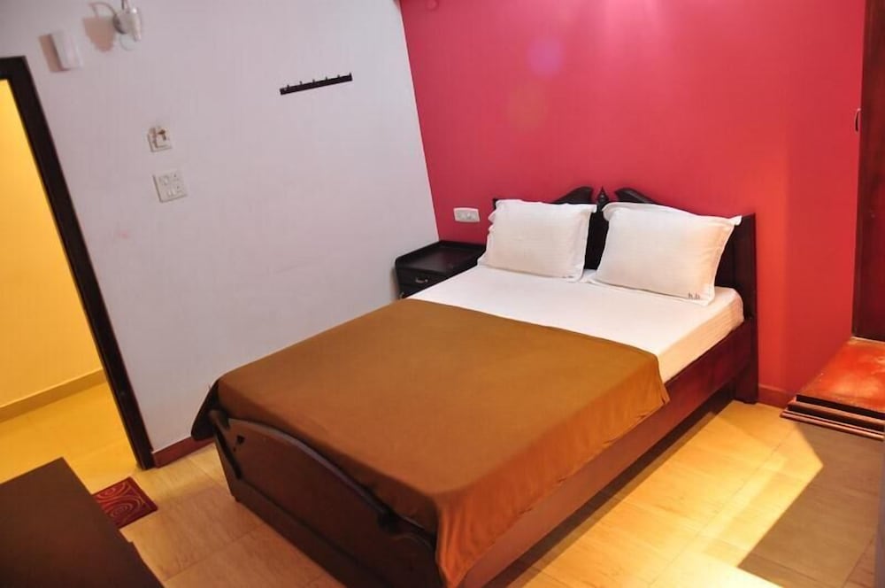 Deluxe Room, 1 Queen Bed photo 1