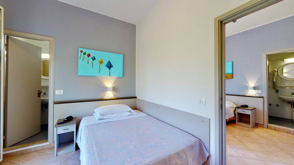 Family Triple Room, 2 Bedrooms, Balcony photo 3