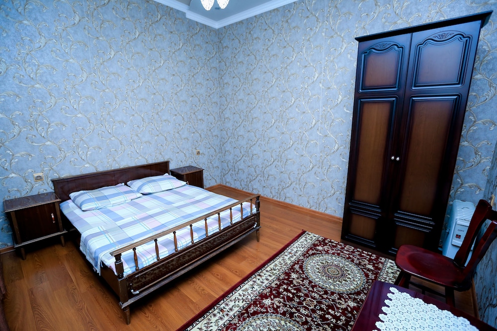 Small Double Room With Shared Bathroom photo 1