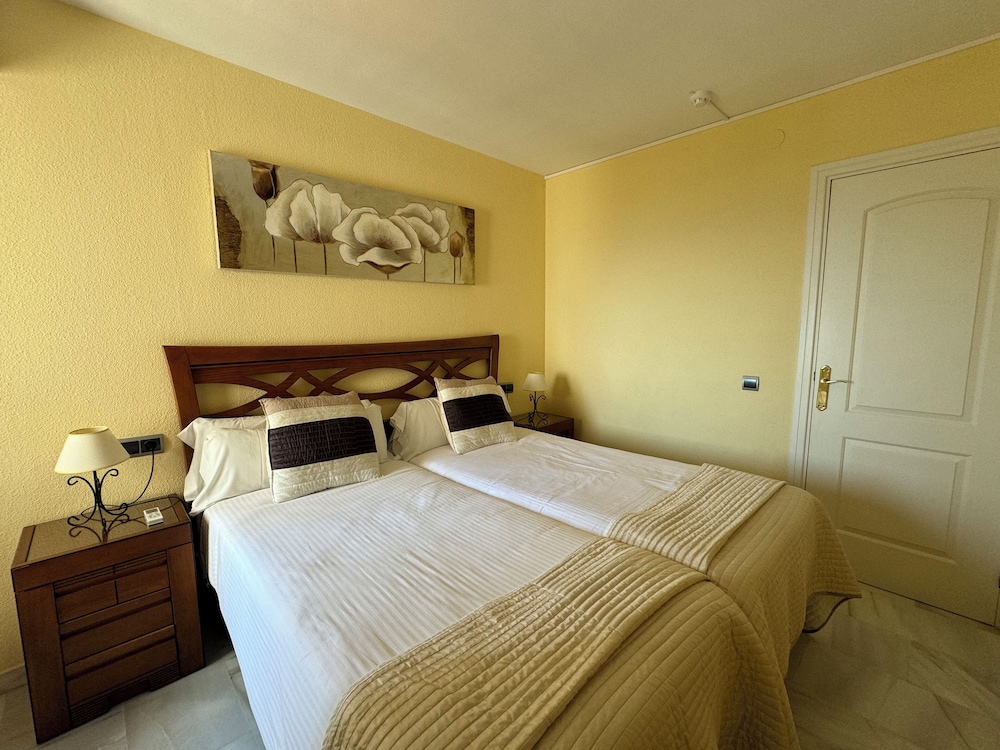 Classic Apartment, 2 Bedrooms, Terrace, Sea View photo 3