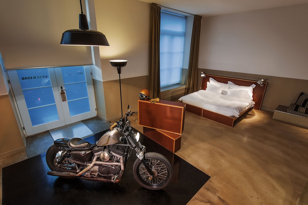 Loft (Biker Theme) - Photo 1