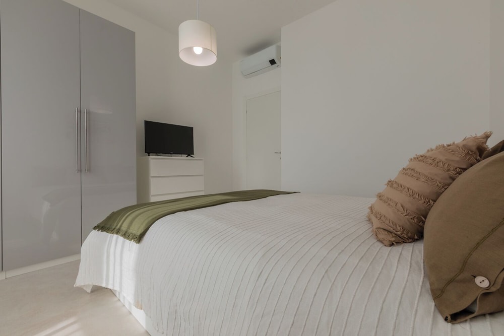 Basic Apartment, Balcony