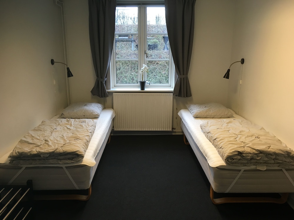 Double Room, Shared Bathroom (Linen Excluded) photo 2