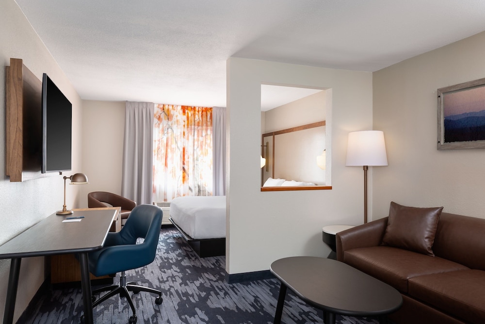 Executive Suite, 1 King Bed with Sofa bed - Photo 1