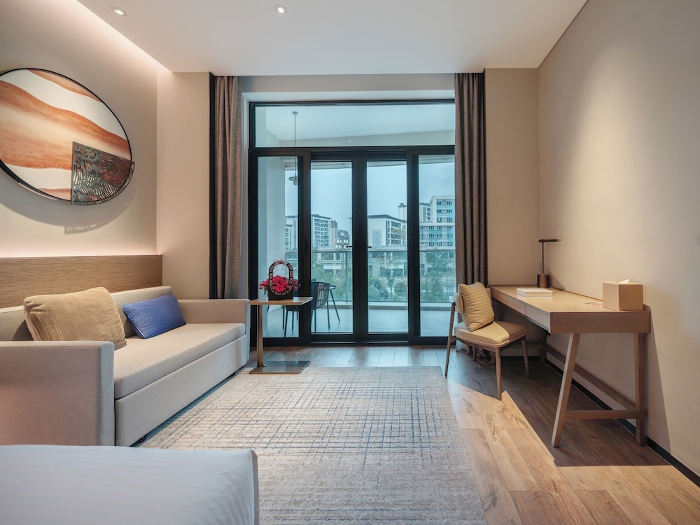 Deluxe Twin Room with Street View