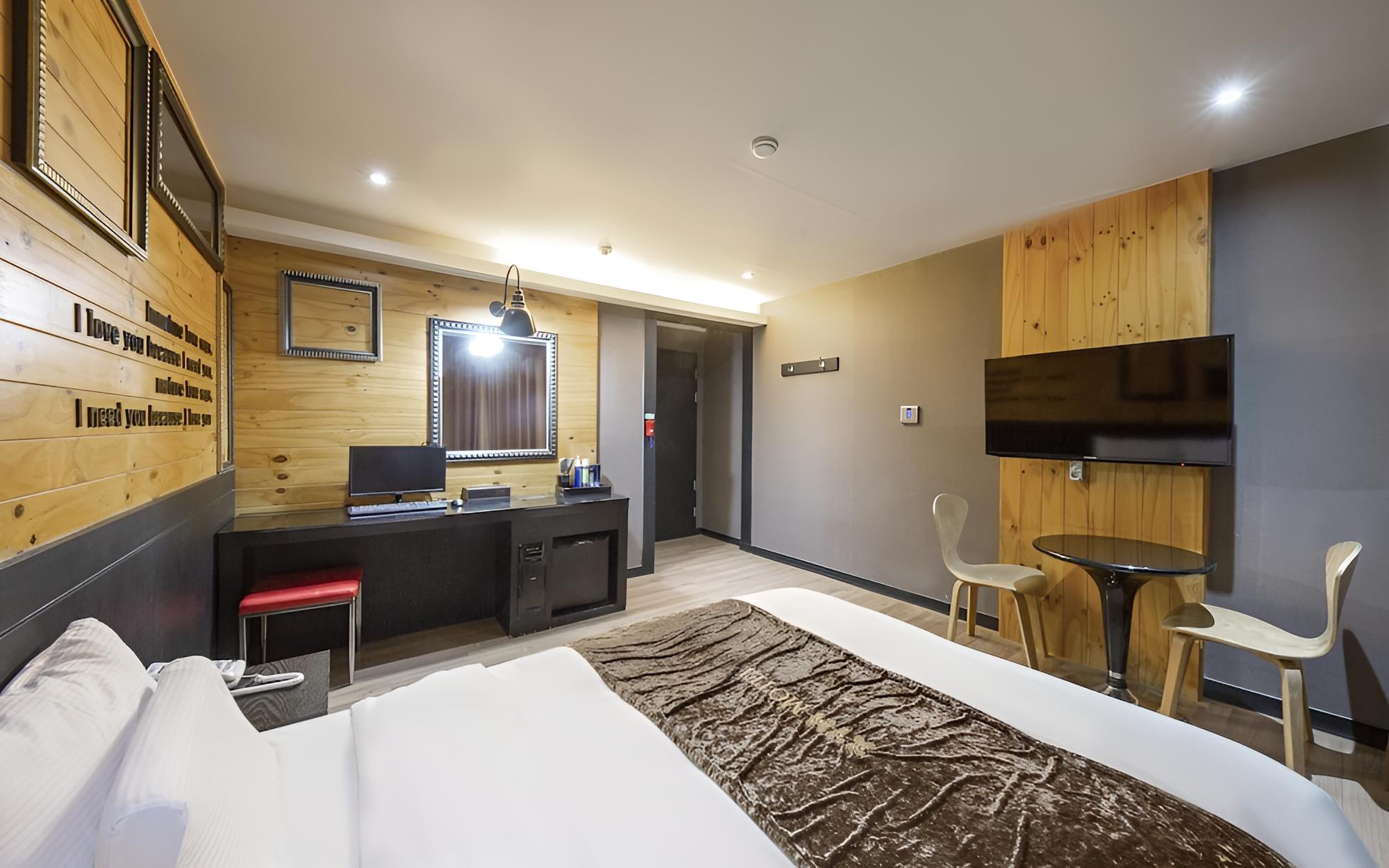 Room (Semi-private room (double bed bathtub) - Photo 2