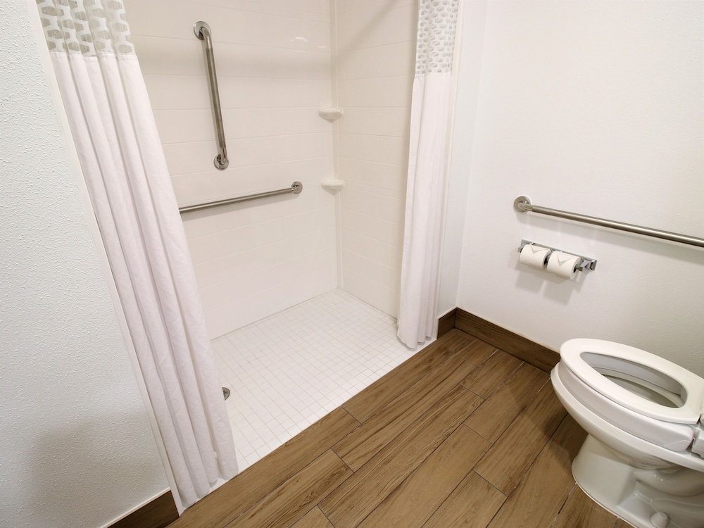 Room, 1 King Bed, Accessible, Non Smoking - Photo 12