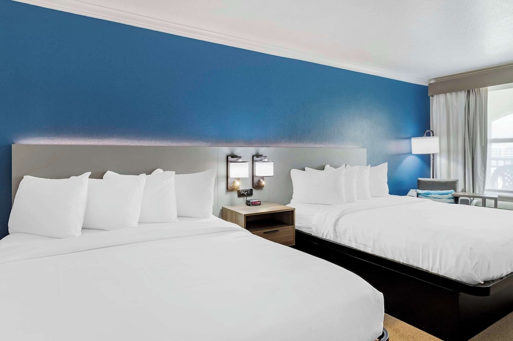 Room, 2 Queen Beds, Non Smoking - Photo 1