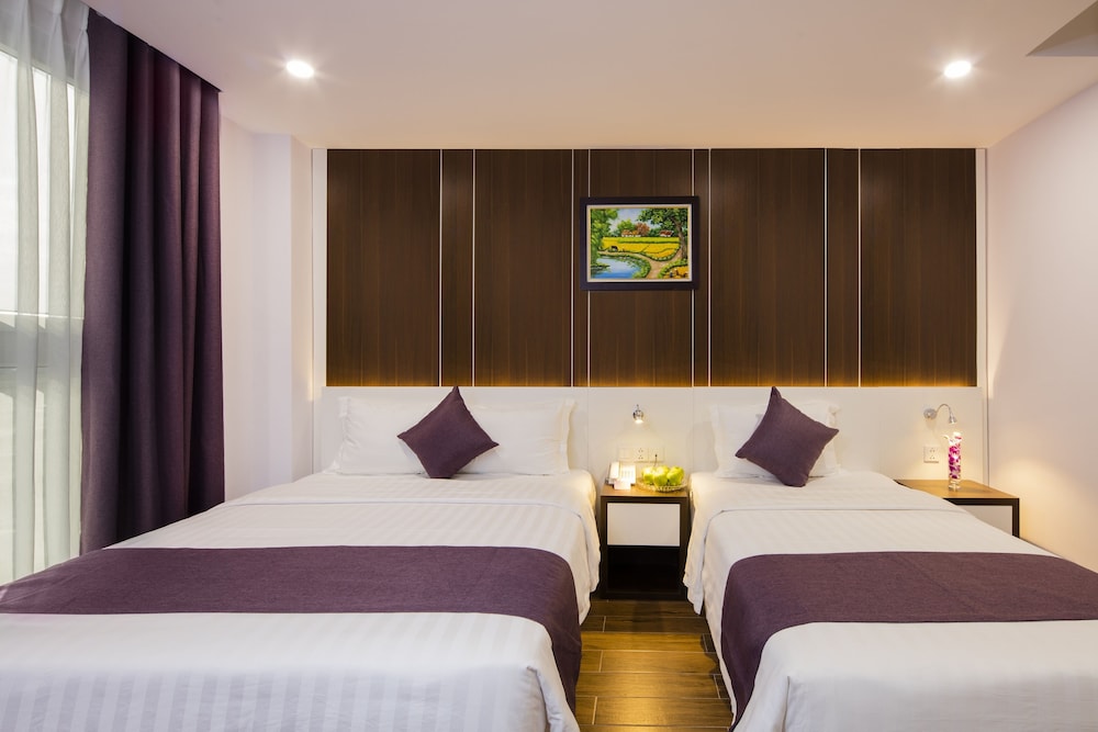 Club Triple Room, Window, City View photo 2
