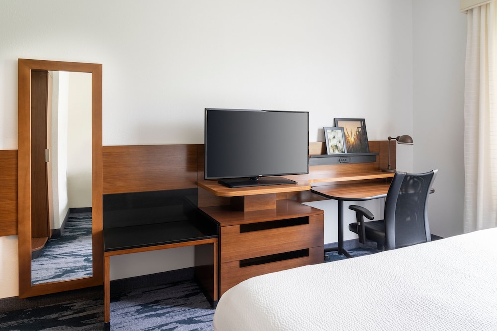Room, 1 King Bed (Hearing Accessible) photo 3