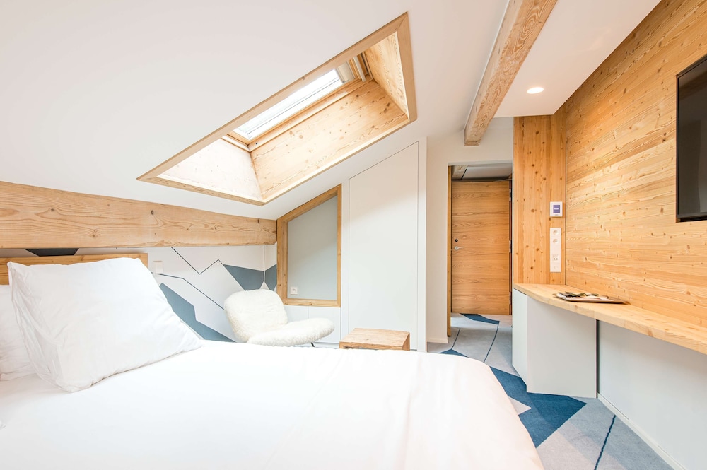 Superior Room, 1 Queen Bed, Non Smoking (Twin bed on request)