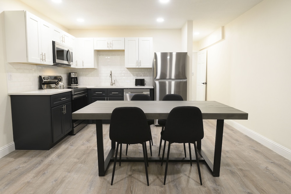 Suite, 1 Bedroom - Photo 7