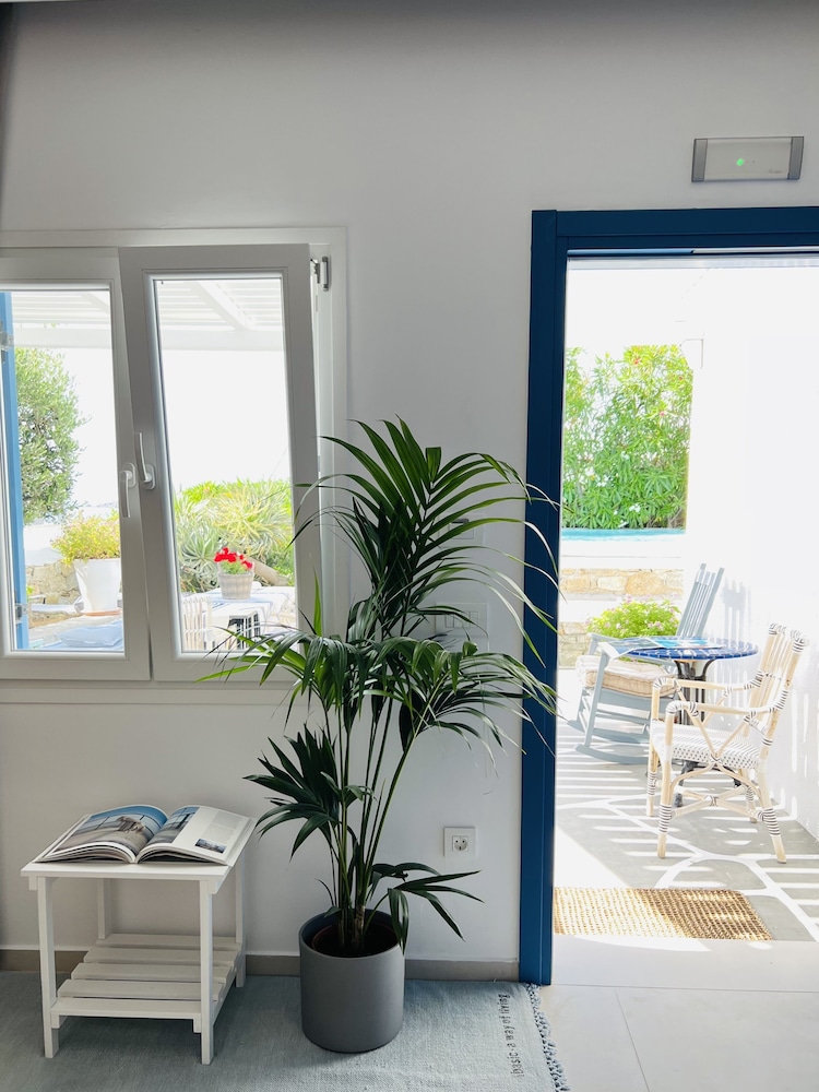 Luxury Suite, Private Pool, Partial Sea View photo 2