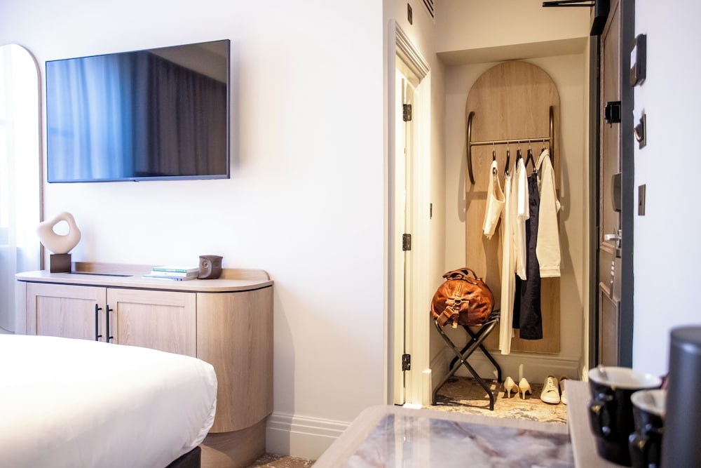 Newly Refurbished Standard Double Room - Photo 4